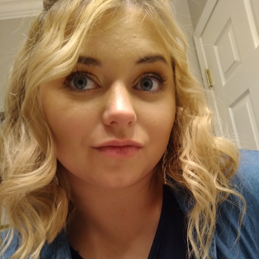 Meet your Posher, Ashley